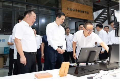 木力,市委副秘书长,政研室主任潘建中,市委宣传部常务副部长朱启来,市