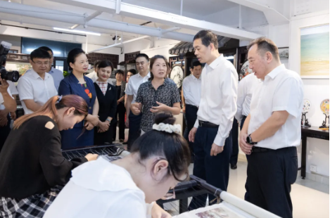 木力,市委副秘书长,政研室主任潘建中,市委宣传部常务副部长朱启来,市